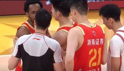 吹CBA，还得外籍裁判|本土裁判|东京奥运会|中国篮协|加藤誉树|nba_新浪体育_新浪新闻