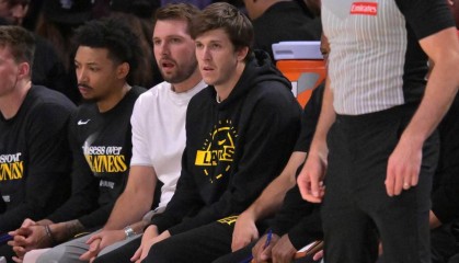 MK体育登录入口-康复中，湖人队主教练雷迪克透露里夫斯伤愈复出的下一步计划